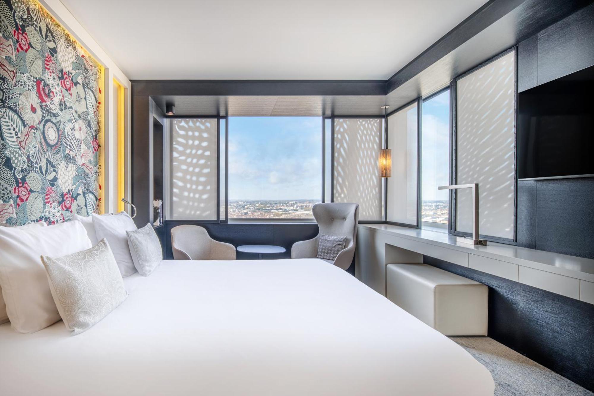 Hotel The 4*